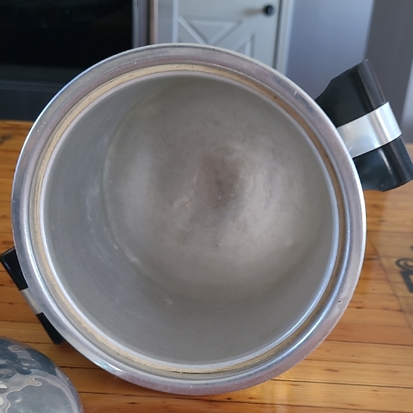Hammered Silver Ice Bucket Set with Black Handles - Picture 5 of 15